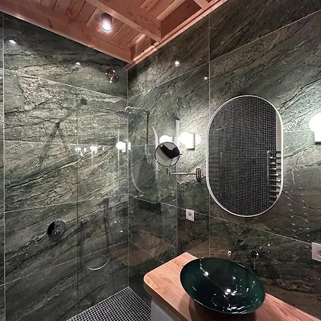 Avec Jacuzzi Les Pieds Dans La Vignes Ξενοδοχείο *